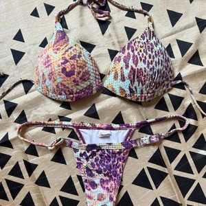 Hermosa bikini. top sz lg, bottoms med but size fits smaller. Beautiful shape!